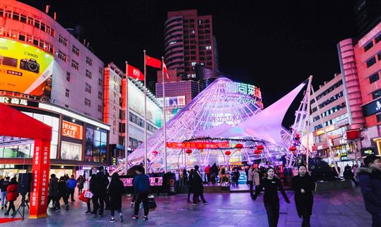 南京新街口准备在正洪街广场上打造一个“南京最美的外摆市集”。 资料图